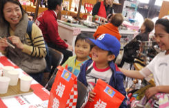 もはや祭りの大売り出し。
